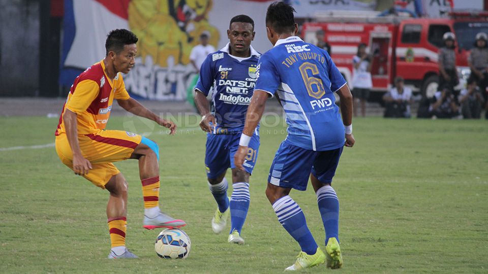 Laga Final Bali Island Cup antara Persib Bandung vs Arema Cronus. Copyright: &copy; Ian Setiawan/INDOSPORT
